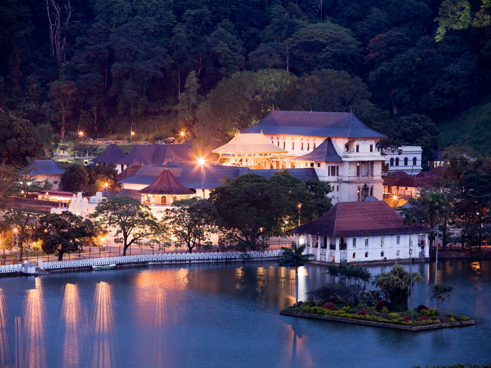 Kandy Perahera 2