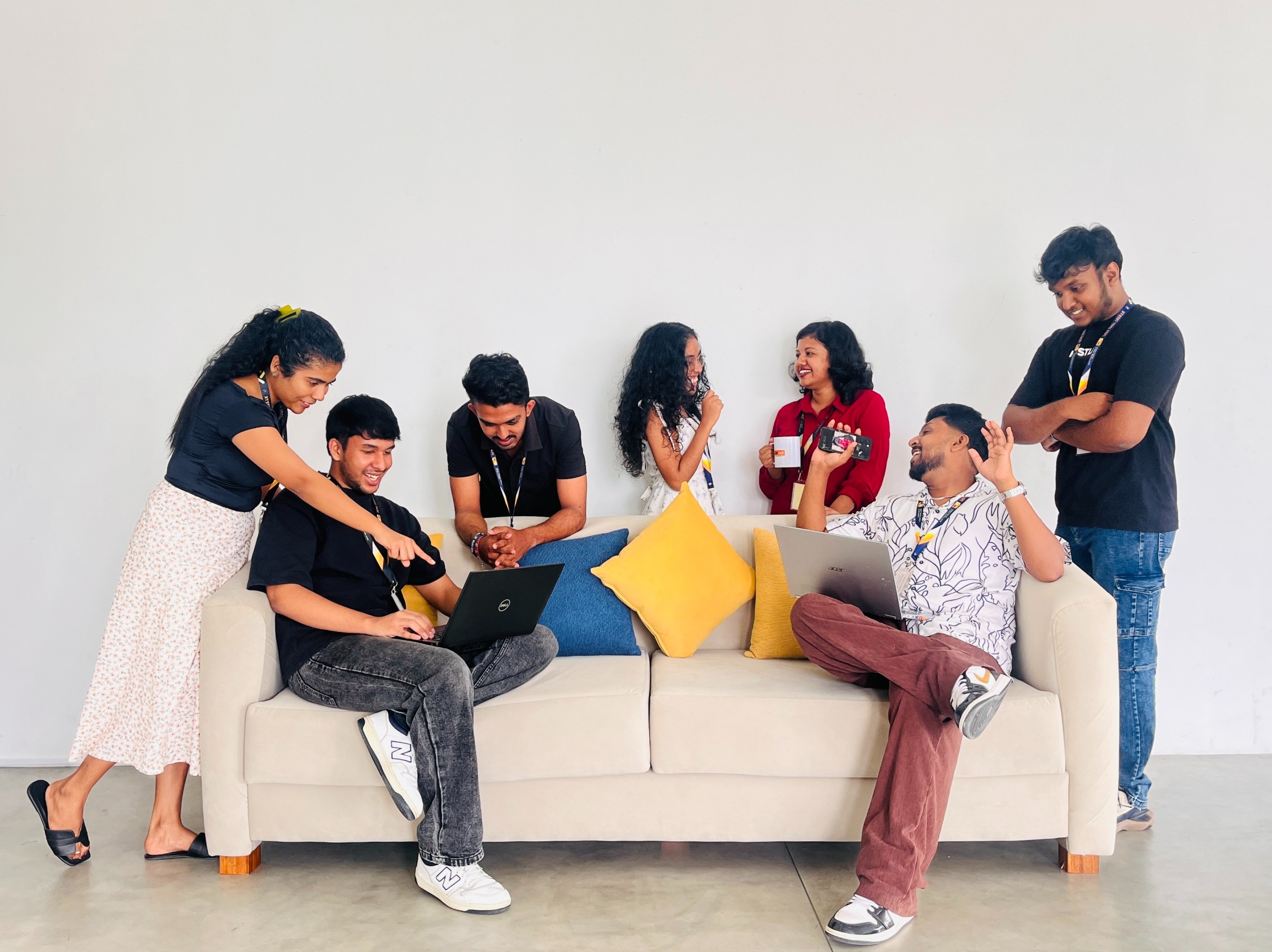LESS TAXI team working together
